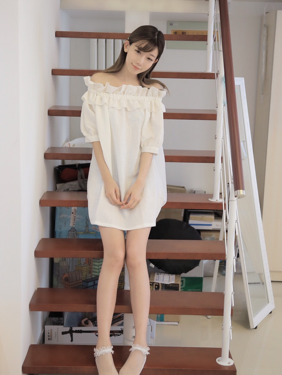 陈潇携手梦妮为手机游戏代言