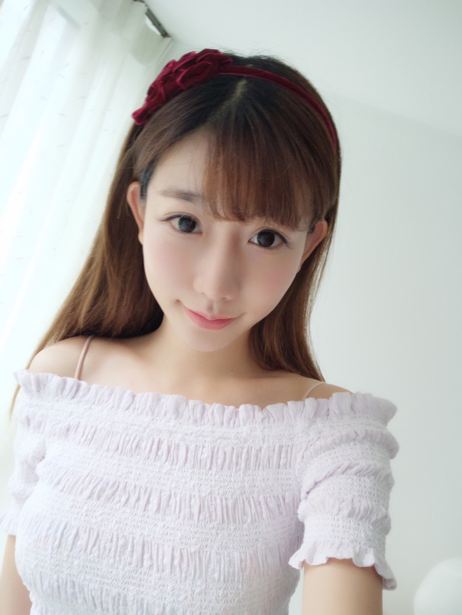 陈潇携手梦妮为手机游戏代言