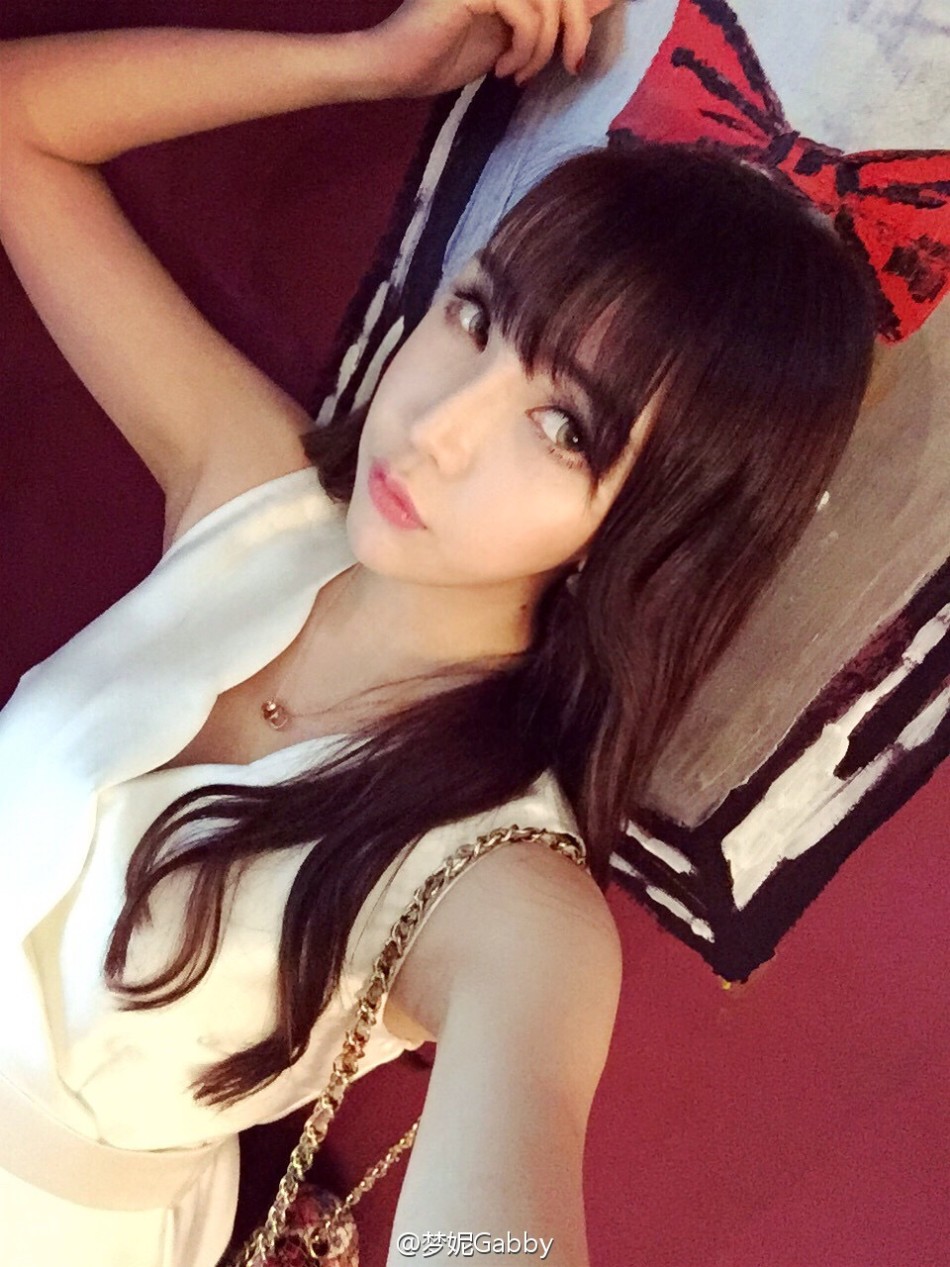 陈潇携手梦妮为手机游戏代言