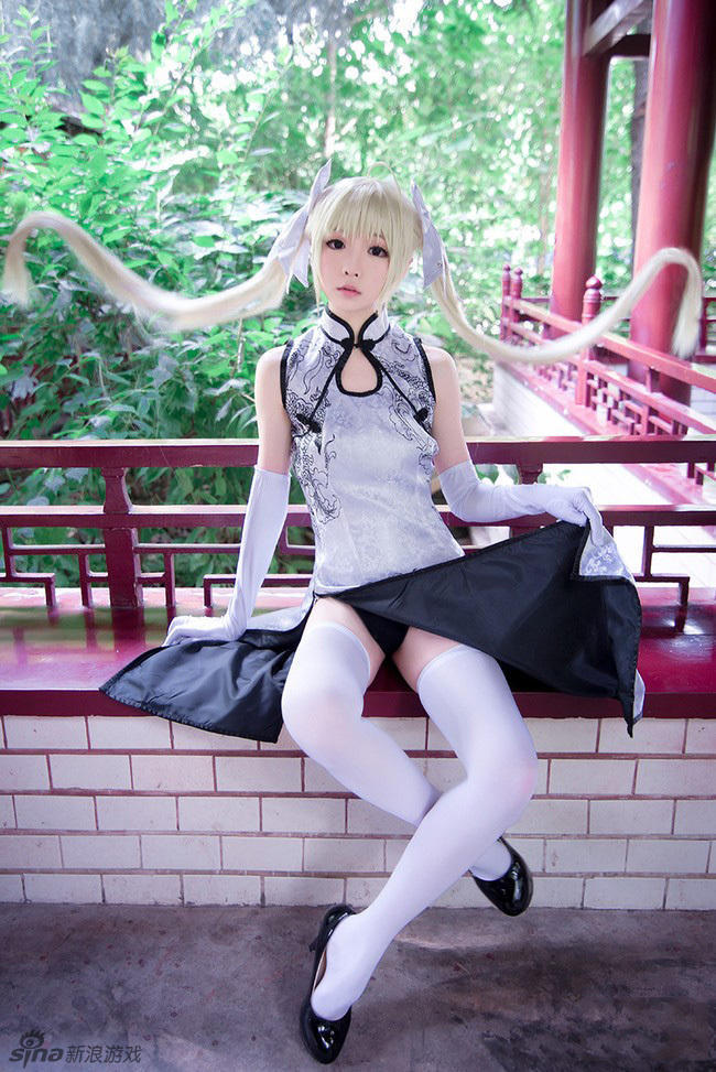 白丝旗袍黑高跟引人遐想 美腿萌妹cos穹妹