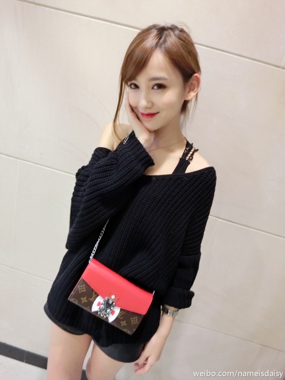 showgirl李玉洁演绎美人出浴图