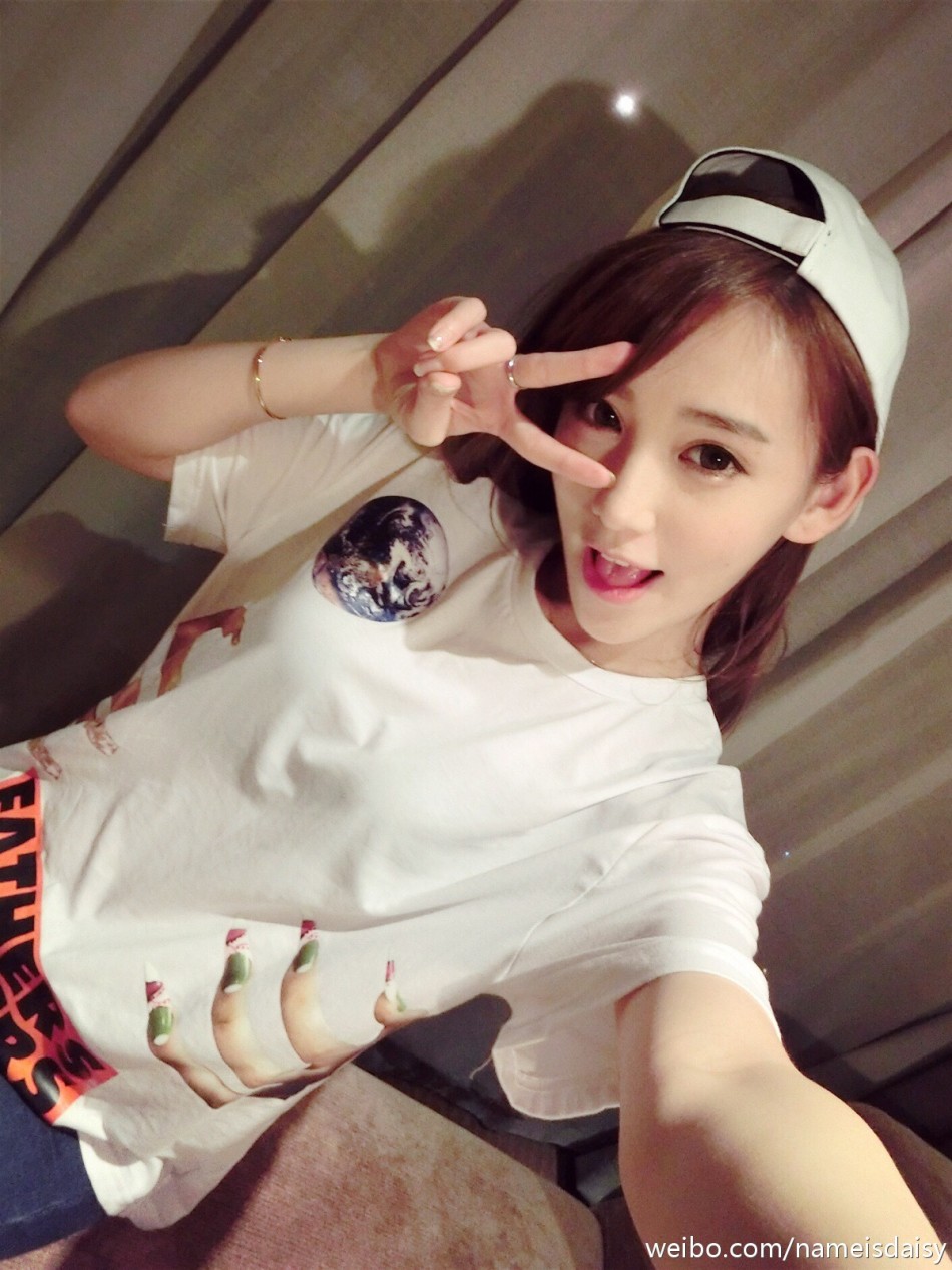 showgirl李玉洁演绎美人出浴图