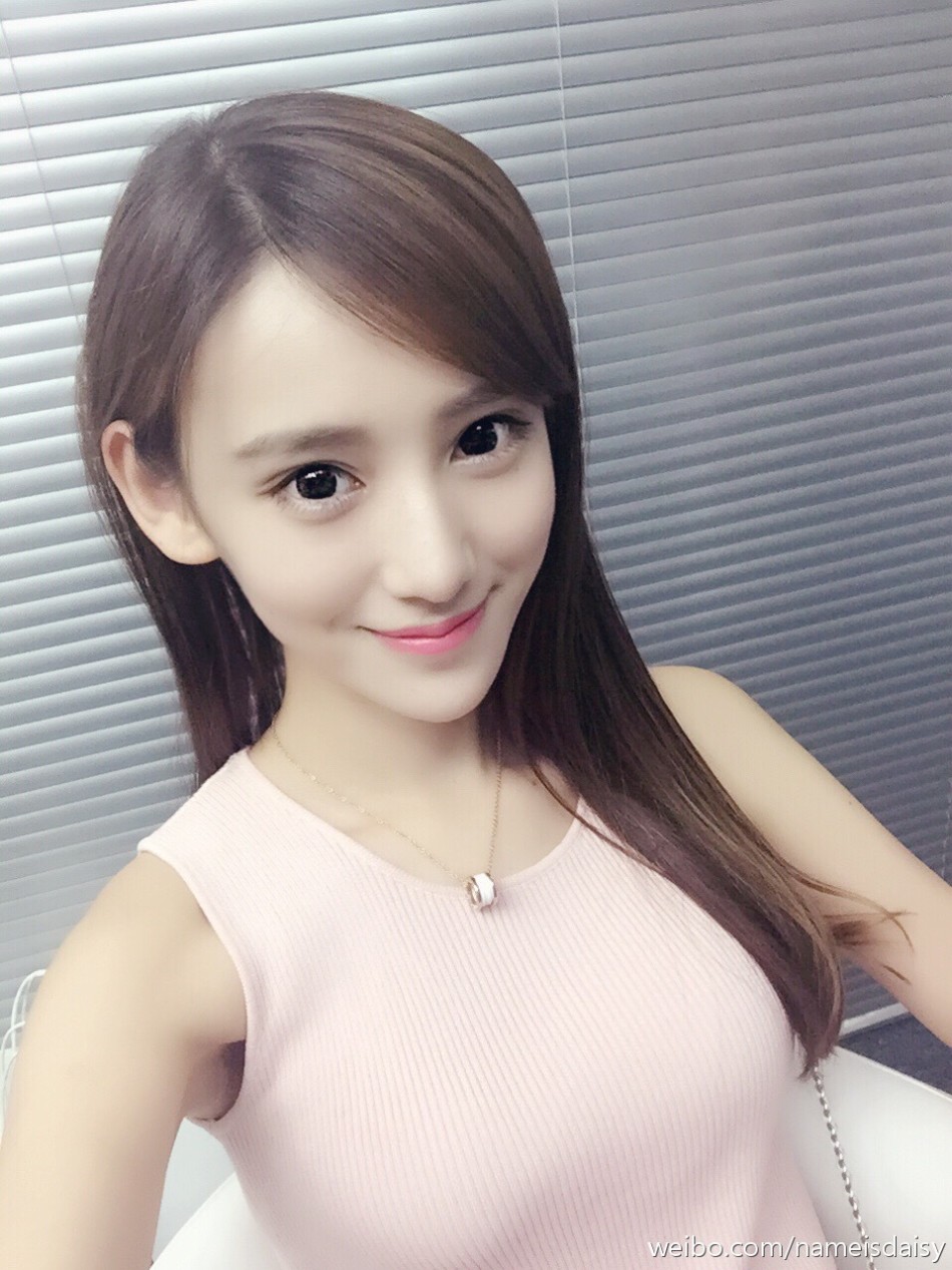 showgirl李玉洁演绎美人出浴图