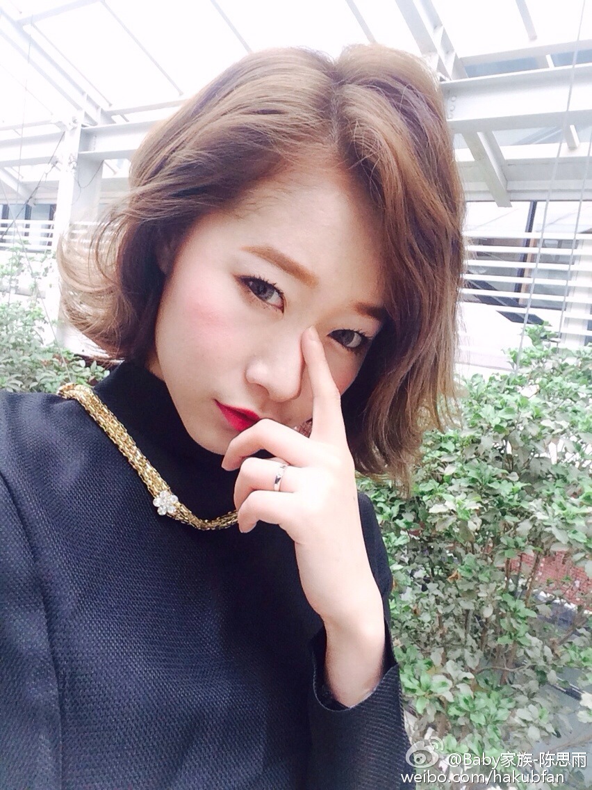 showgirl陈思雨展会上打擦边球