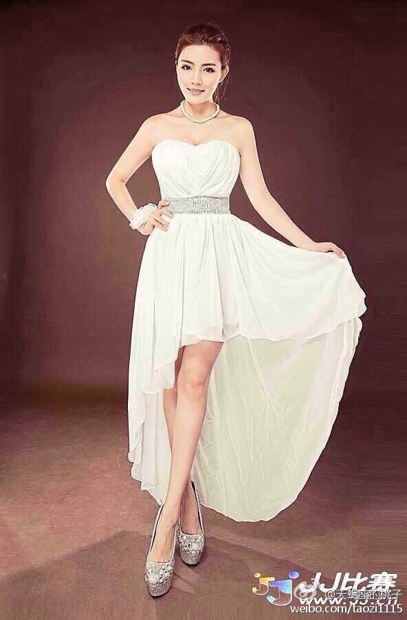 清纯惹人爱晴天小秘书桃子代言3d网游