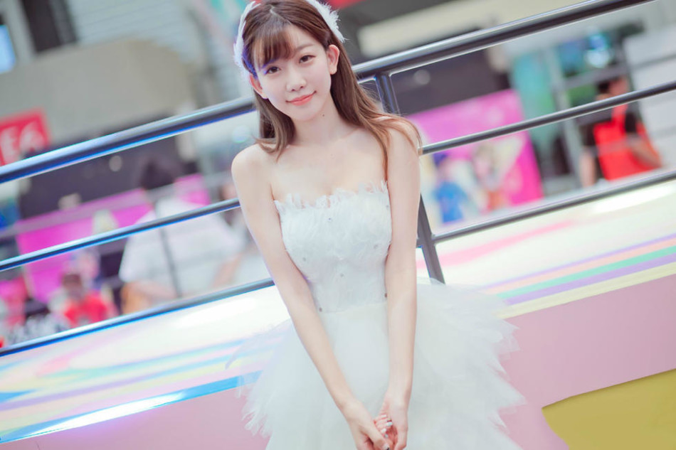 陈潇cj受宠 遭同台showgirl白眼