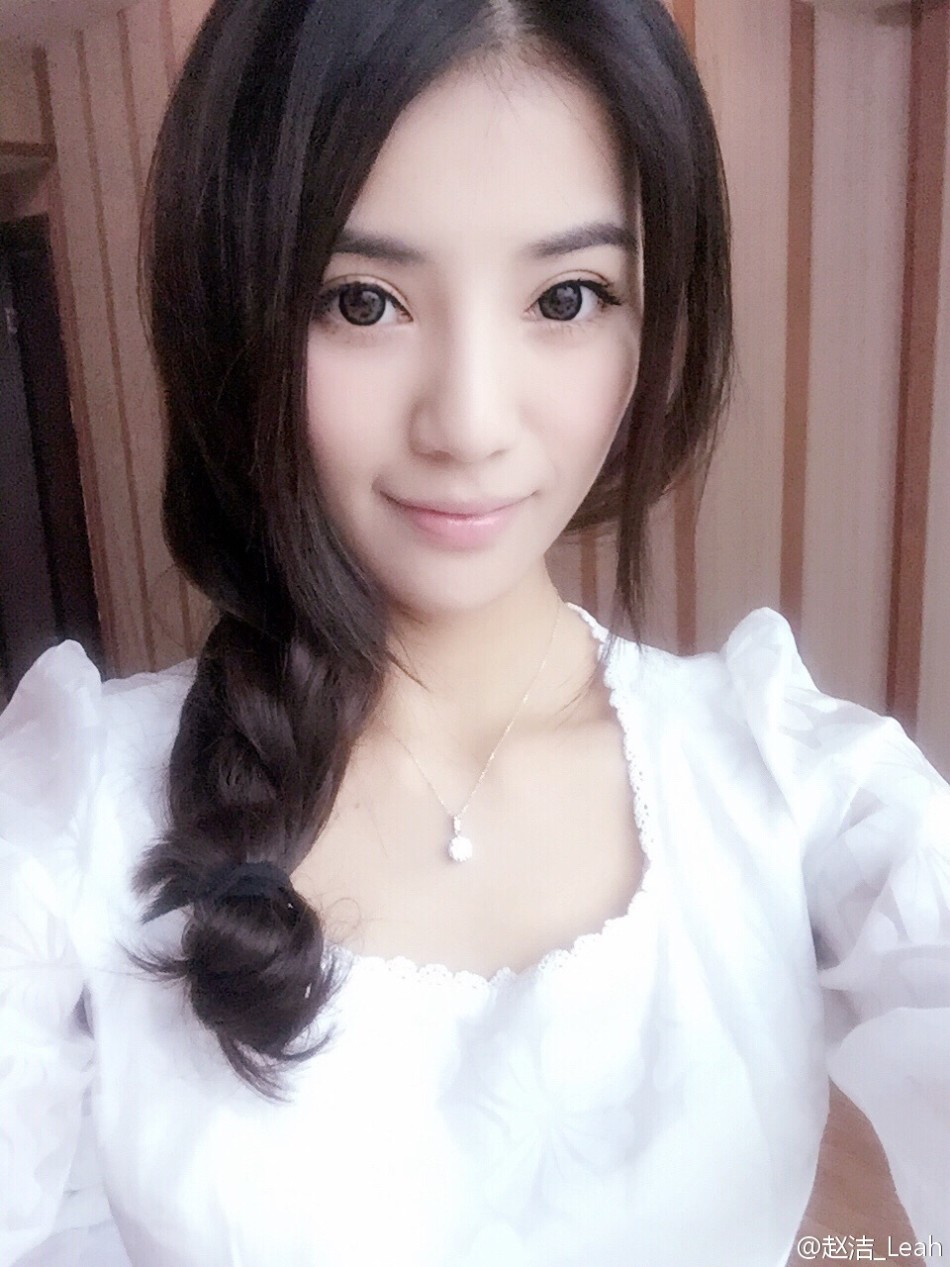 2014年10月18日当时刚拿到ti4世界冠军的xiao8与赵洁完婚,这对恋人一