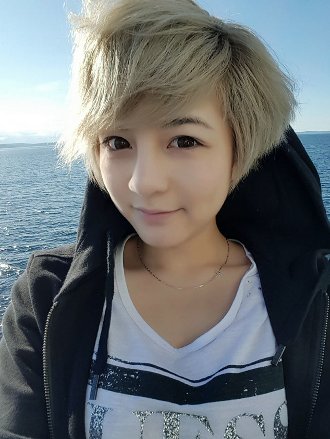 狐狸妈胡雅菁在西雅图解说期间,拍了不少自己的照片,有网友称狐狸妈