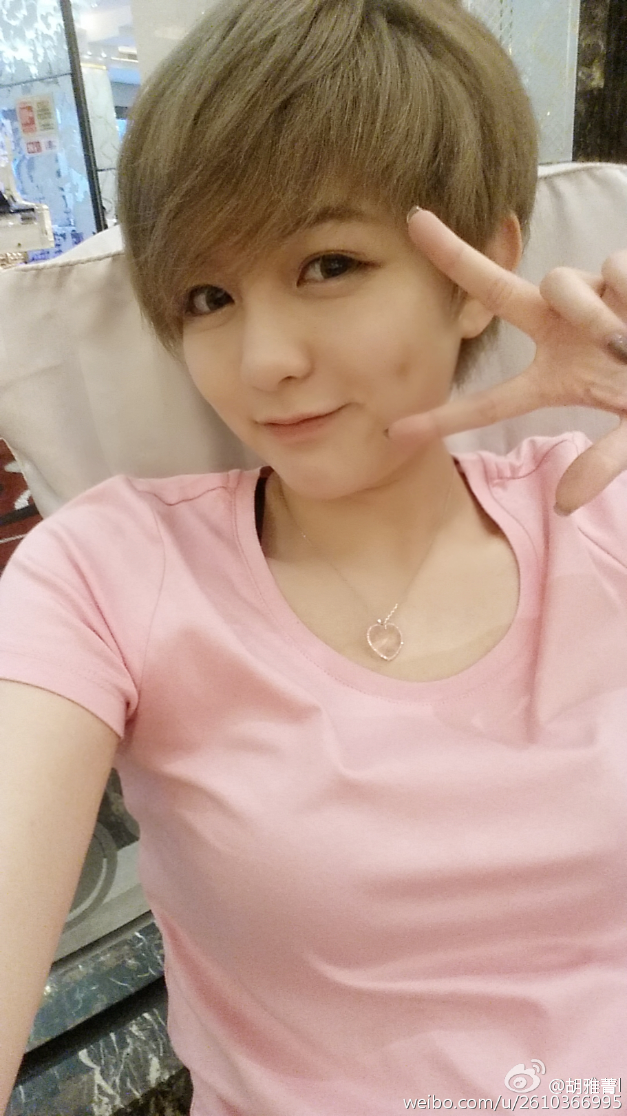 狐狸妈胡雅菁在西雅图解说期间,拍了不少自己的照片,有网友称狐狸妈