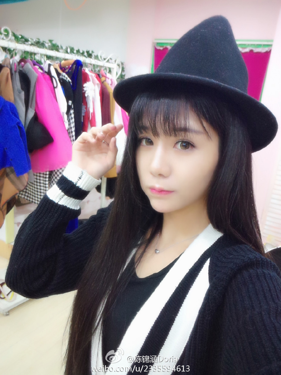 showgirl陈锦涵微博晒美图