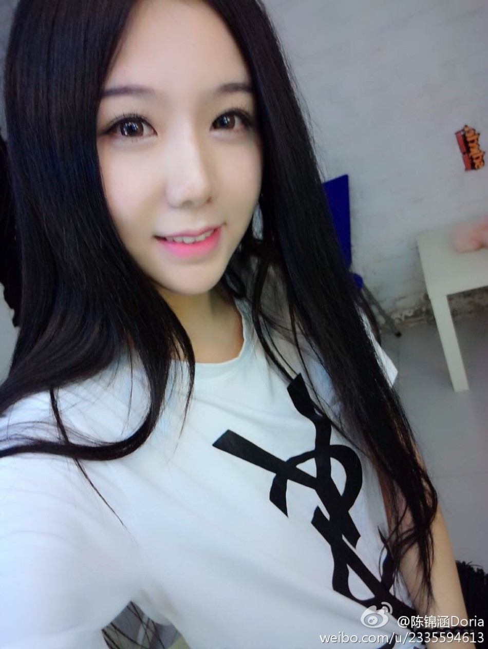 showgirl陈锦涵微博晒美图