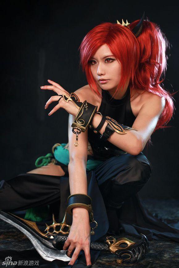 前凸后翘 螺旋猫曝最新火辣cos