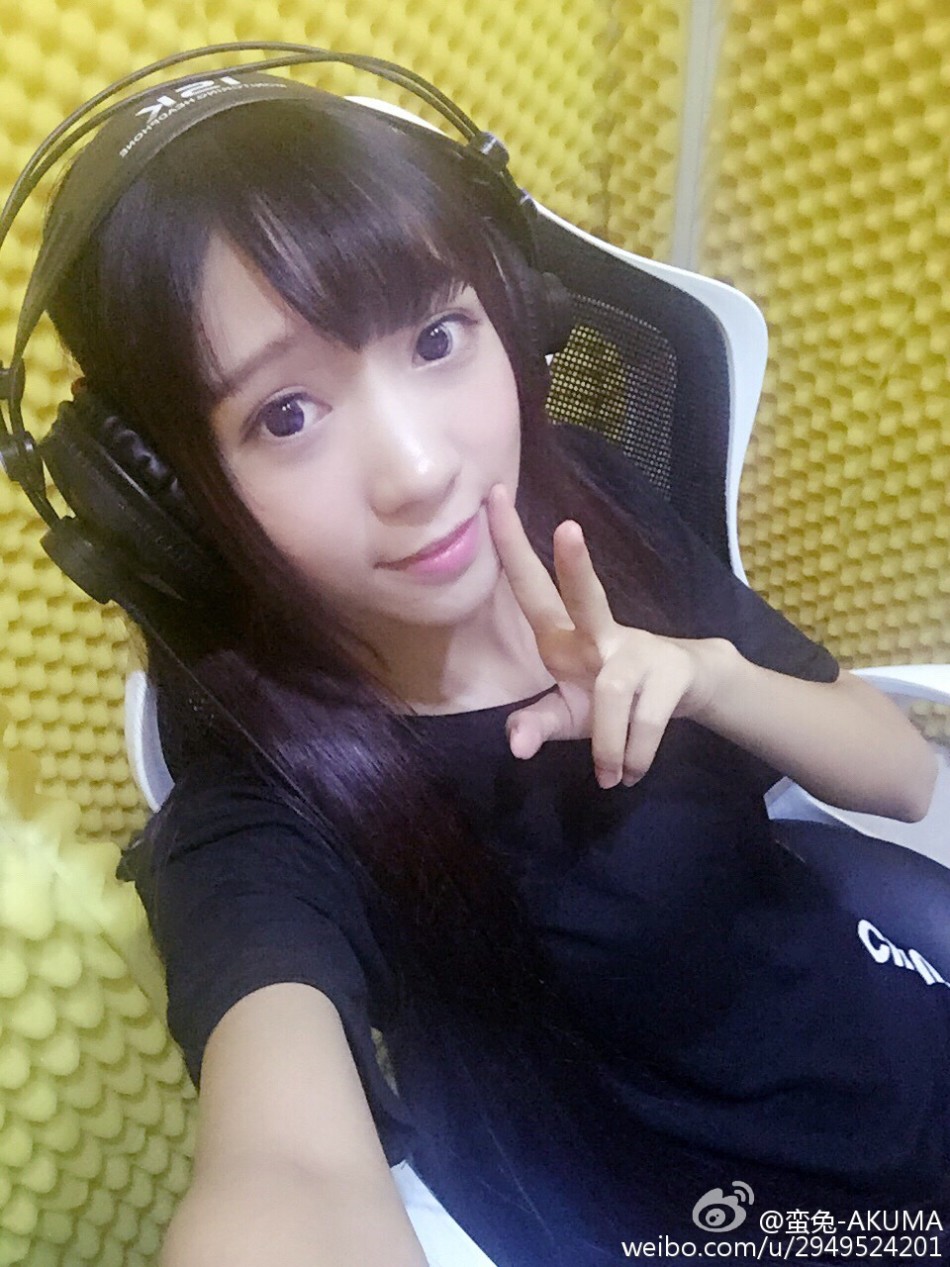 美女游戏主播 誓与玩家共成长