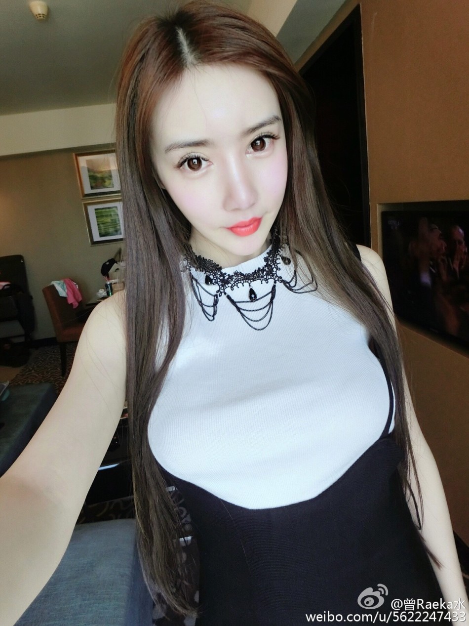 90后游戏嫩模曾水 美胸不私藏