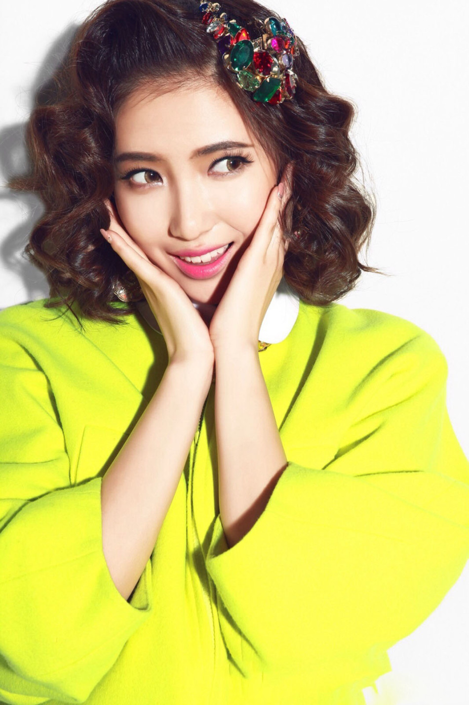 毕业于北京舞蹈学院的张洪艺是个有九头身的大气美女,因2014年参加