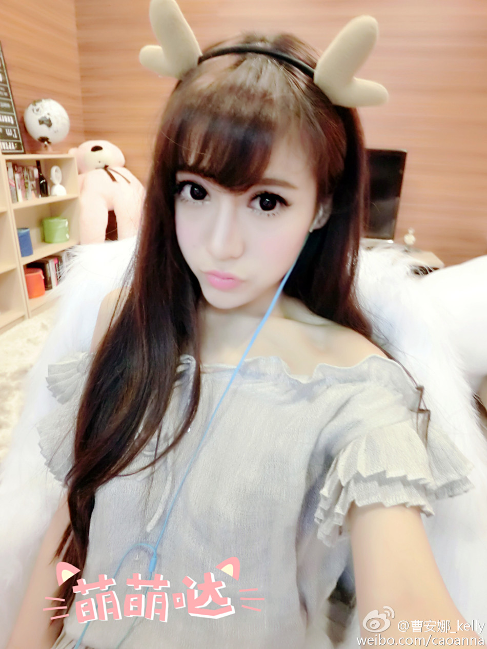 曹安娜不仅是名嫩模,showgirl,也是位涉及演员,模特,主持人等多方面