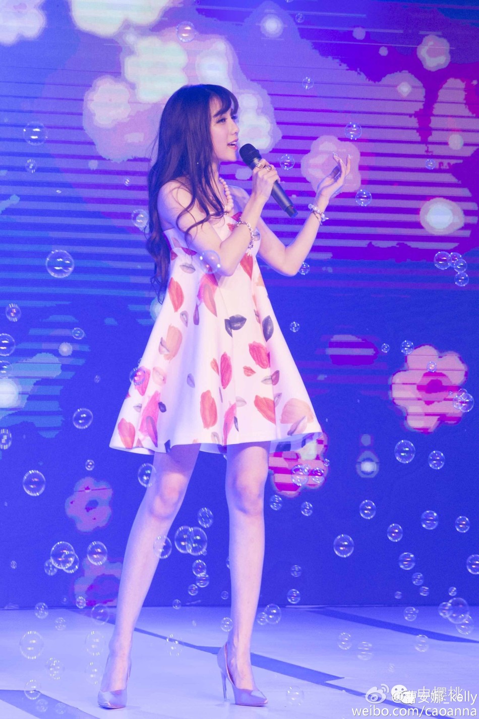 曹安娜不仅是名嫩模,showgirl,也是位涉及演员,模特,主持人等多方面