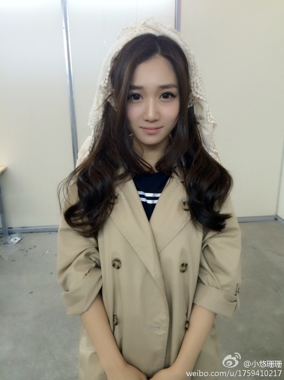 美女主播小悠珊珊加盟电竞比赛