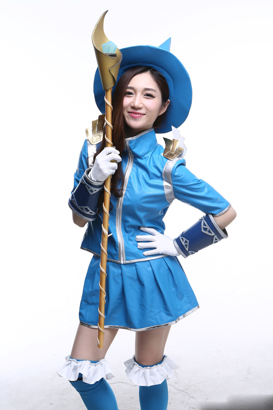 美女主播小悠珊珊加盟电竞比赛