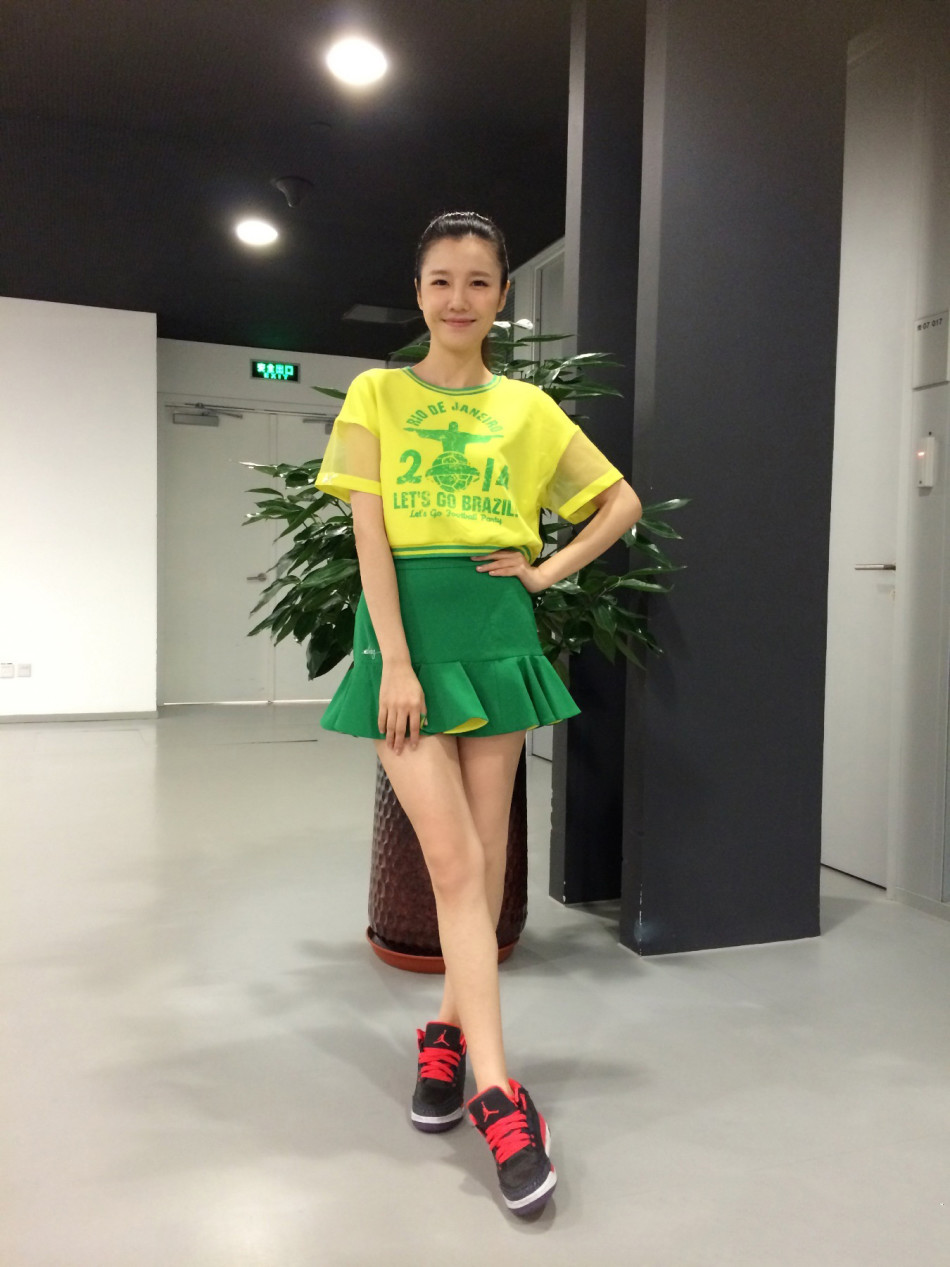 刘语熙站台主持电竞推介会