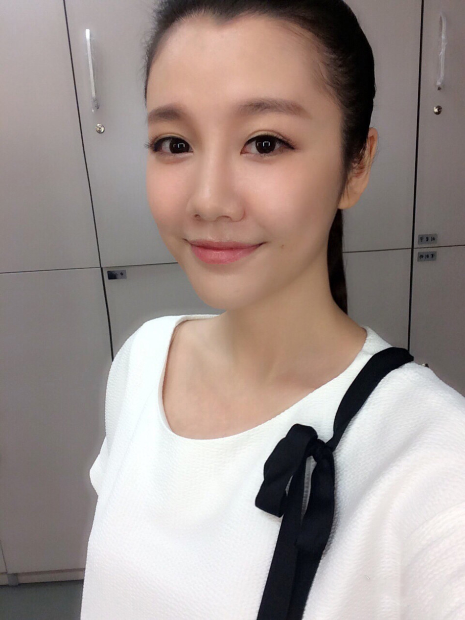 前阵子刘语熙曾在熊猫tv进行直播,素颜也是个大美人.