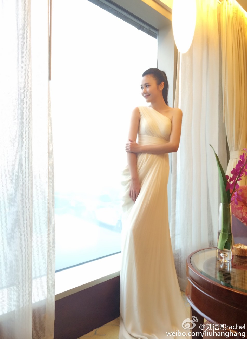 刘语熙站台主持电竞推介会