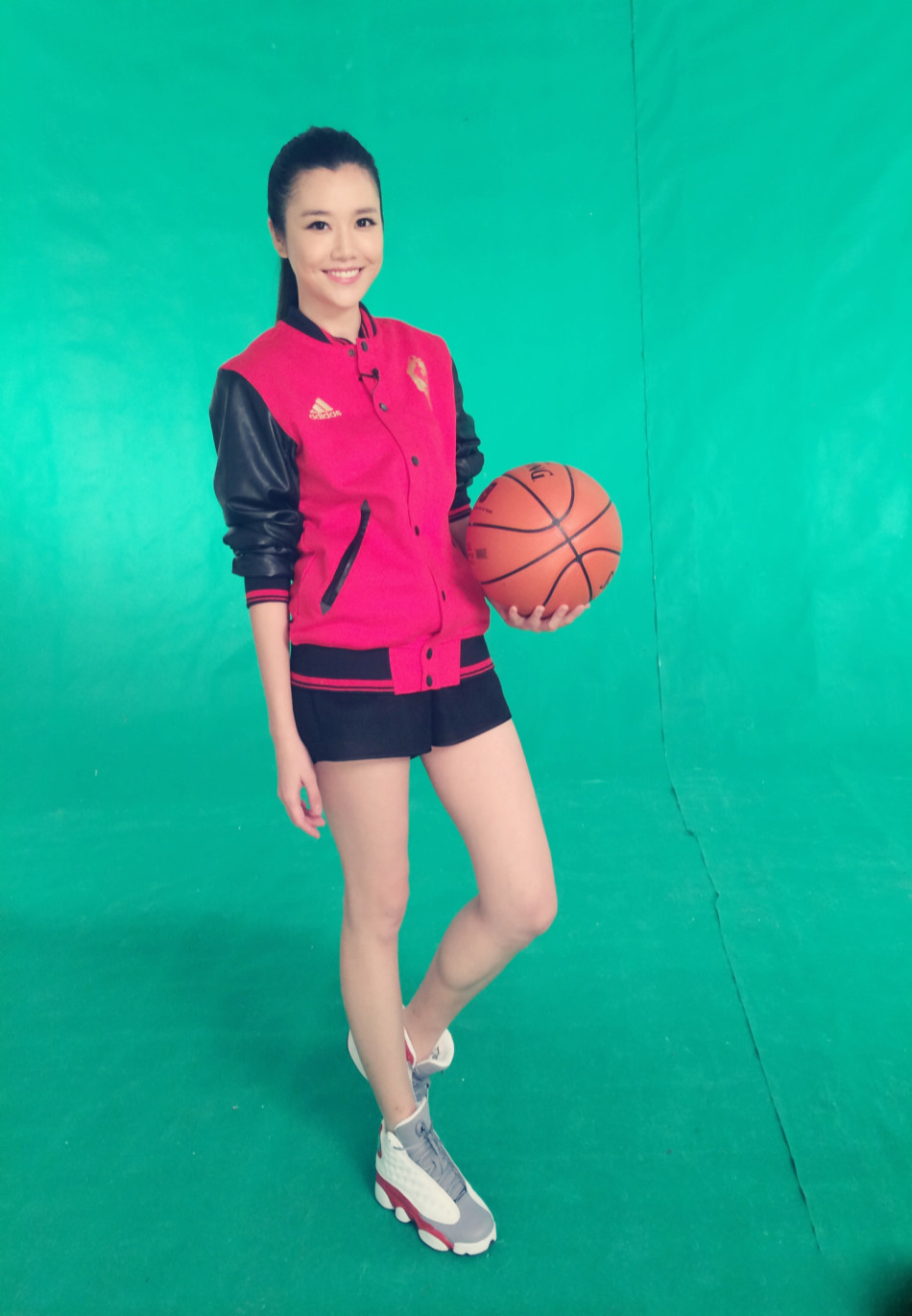 刘语熙站台主持电竞推介会