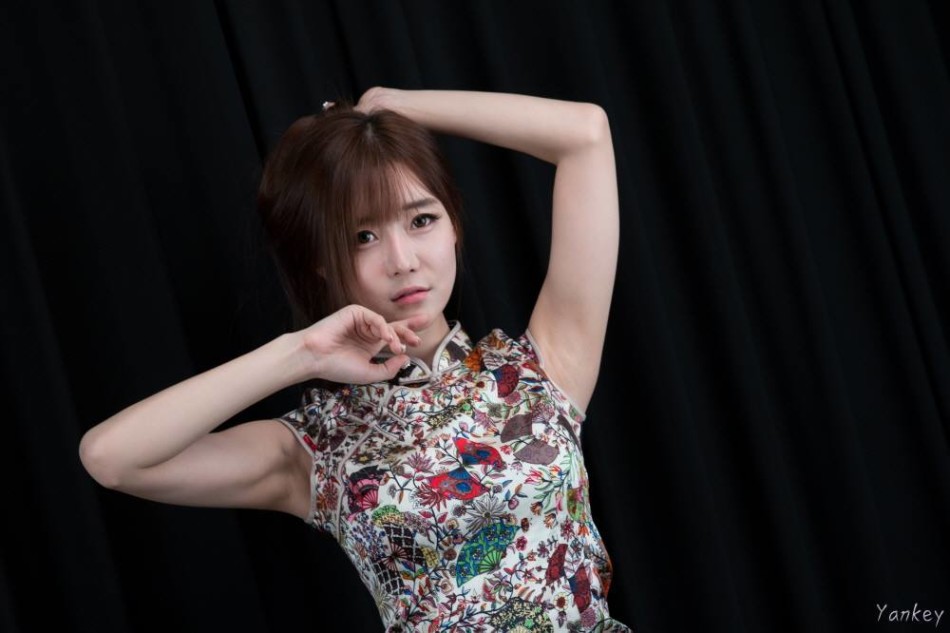 韩国美女主播崔瑟琪晒旗袍照