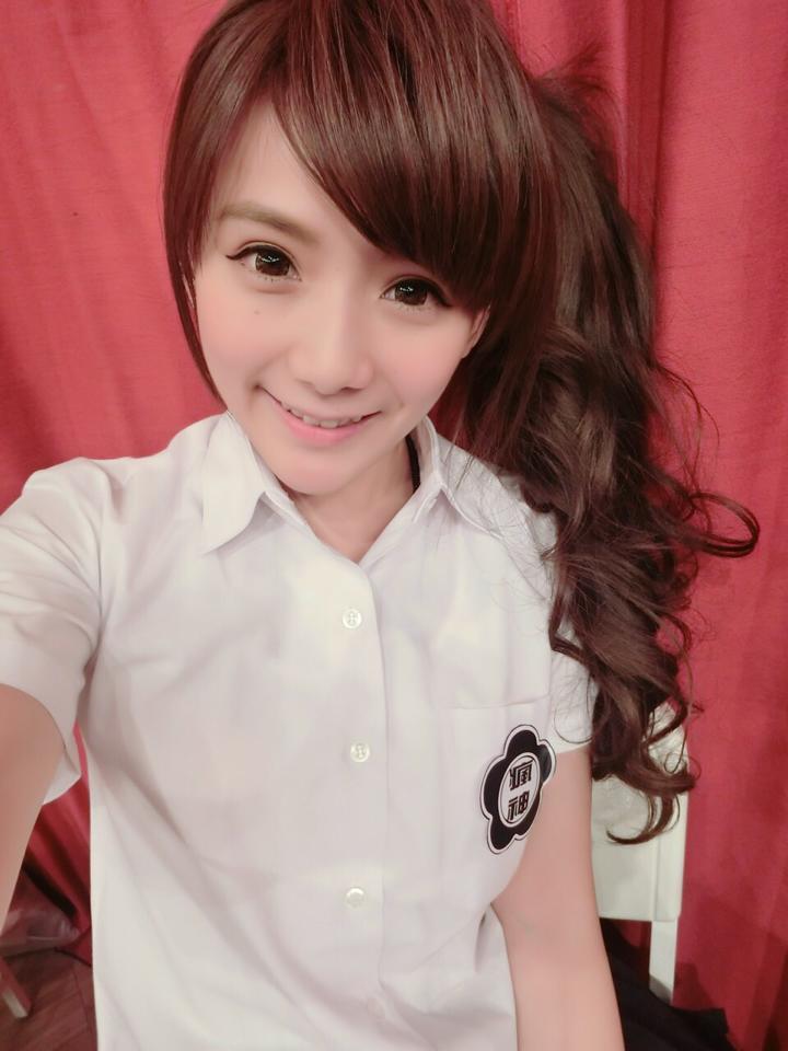 电玩女神虎牙妹化身美少女战士