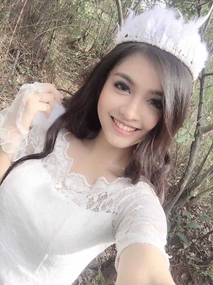 东南亚风情 越南模特也爱打游戏