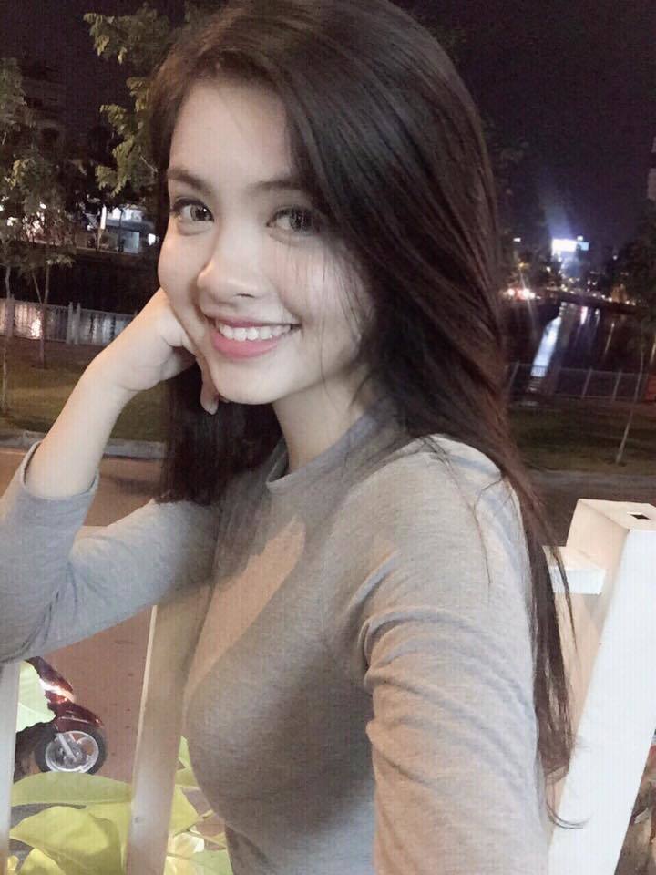 东南亚风情 越南模特也爱打游戏