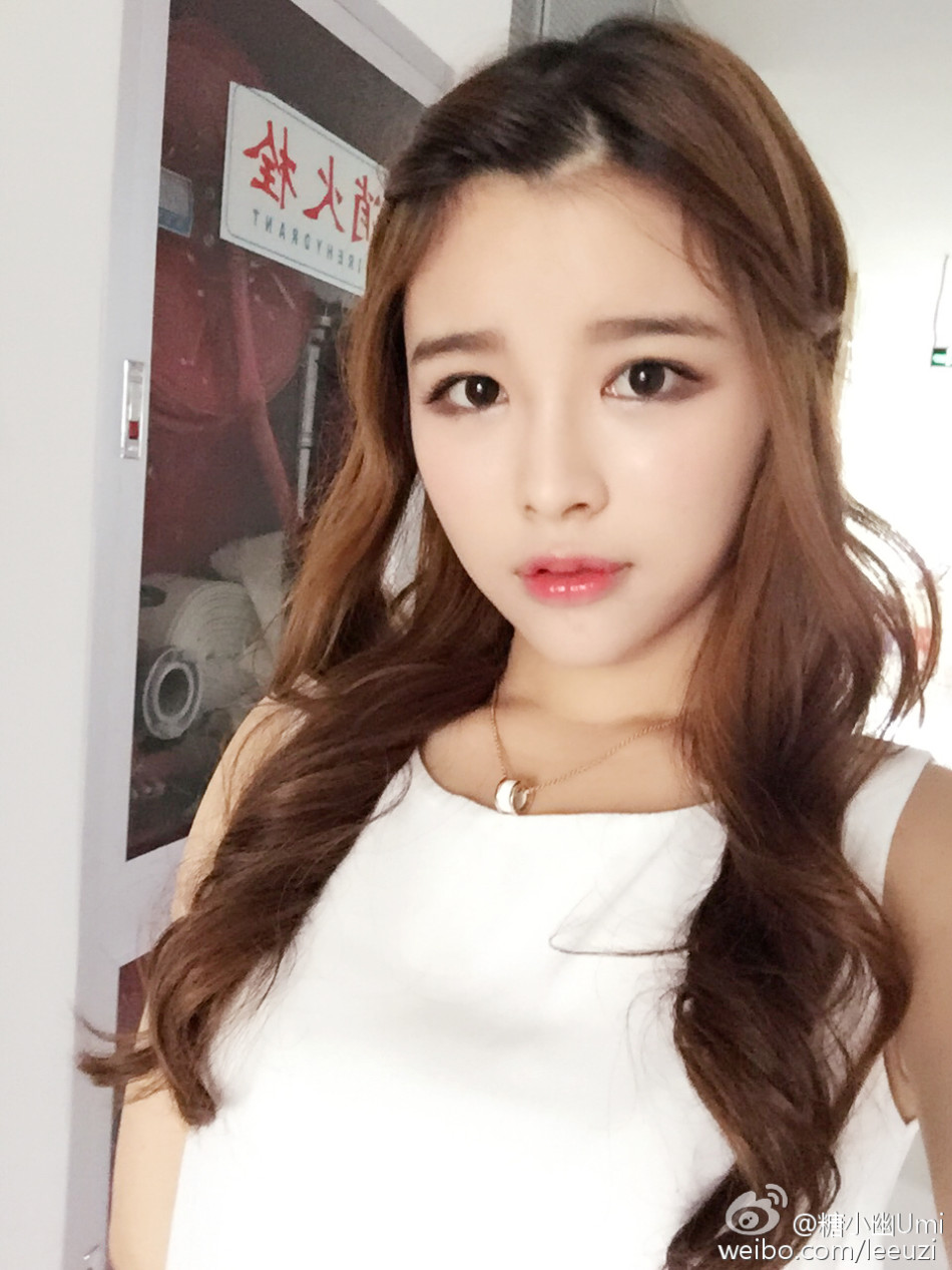 美女解说糖小幽私照欣赏