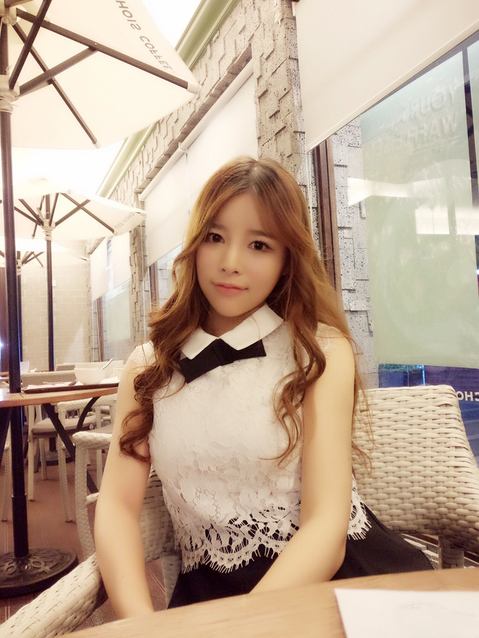 美女解说糖小幽私照欣赏