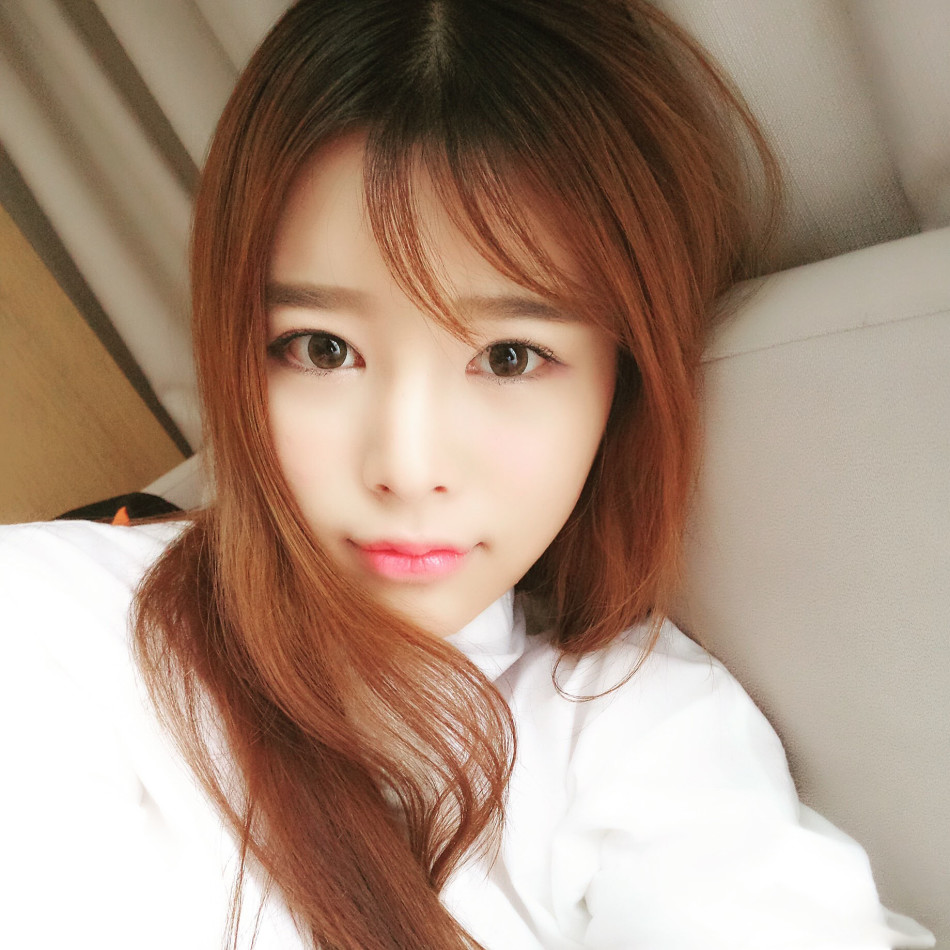 美女解说糖小幽私照欣赏