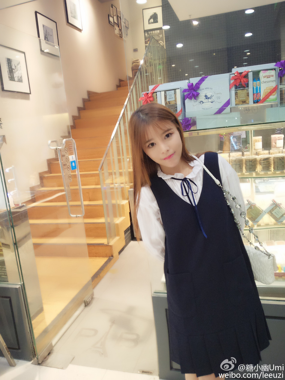 美女解说糖小幽私照欣赏