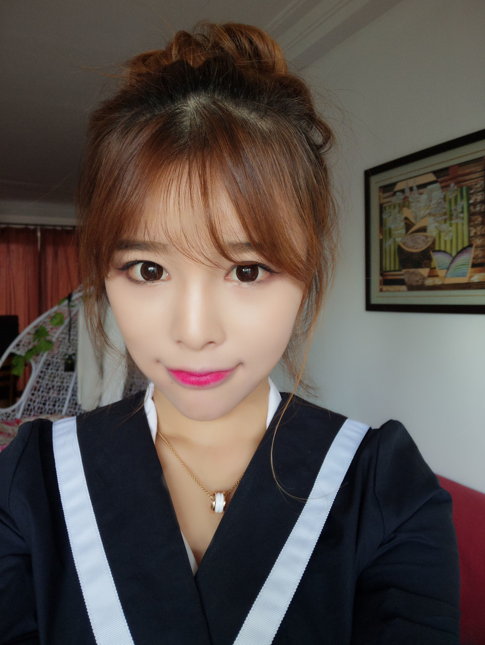 美女解说糖小幽私照欣赏