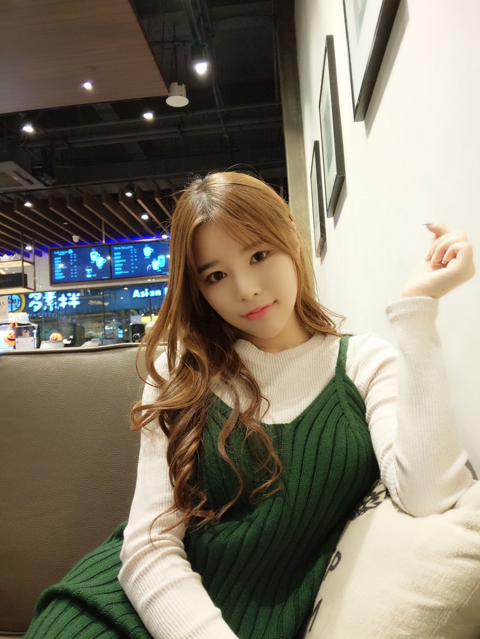 美女解说糖小幽私照欣赏