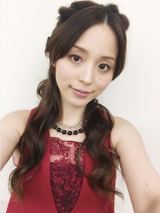 平野绫手术后晒裸腰美臀照