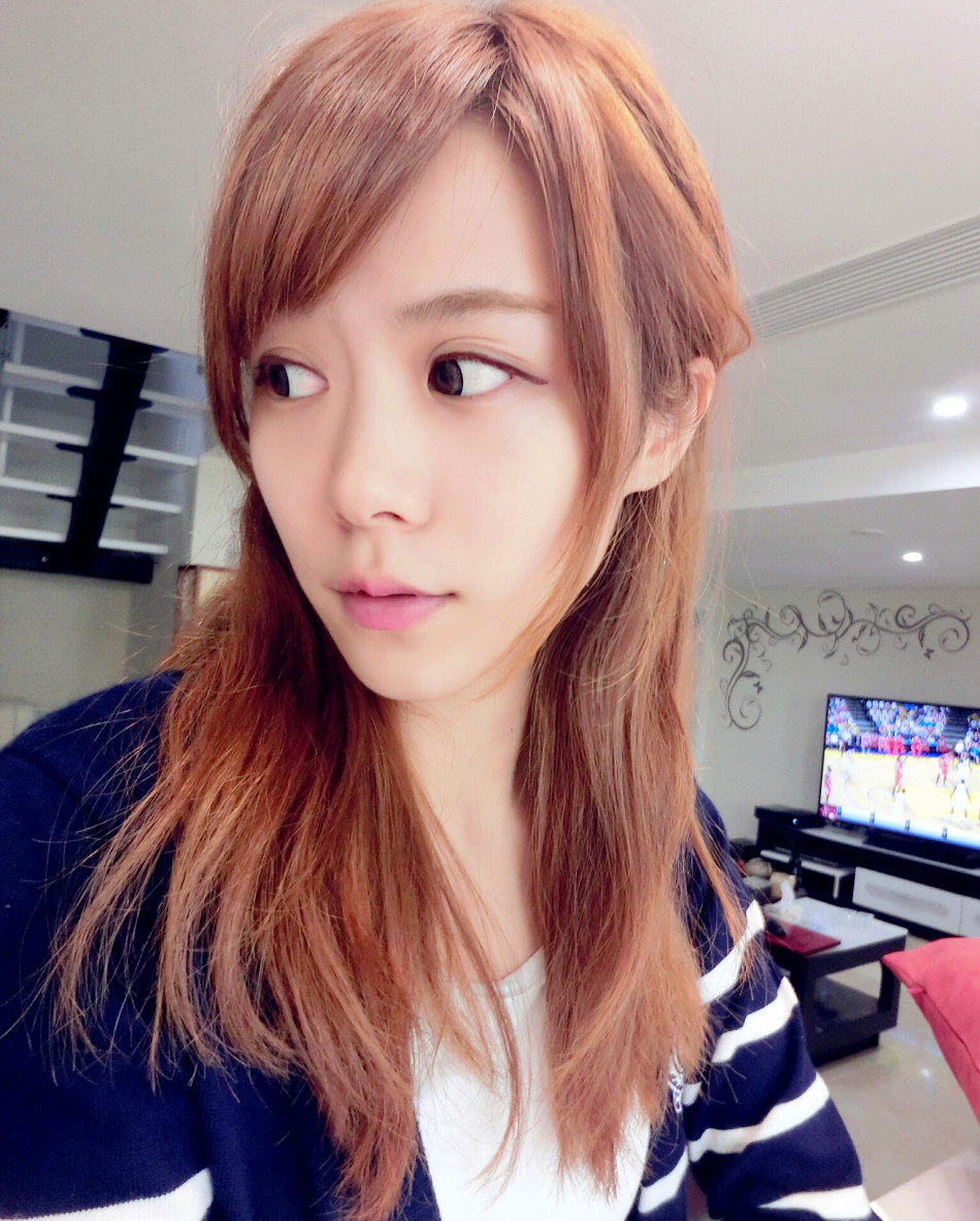 游戏主播斐女王 呆萌可爱傻白甜