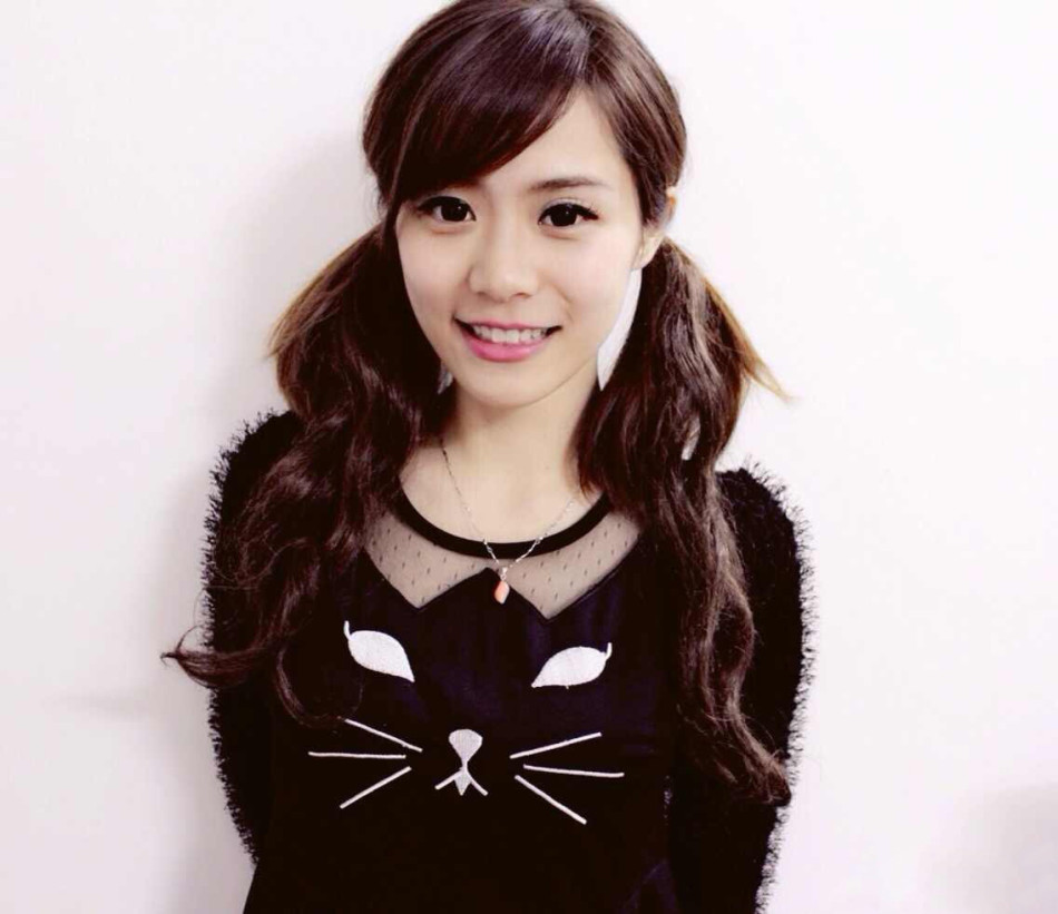 游戏主播斐女王 呆萌可爱傻白甜