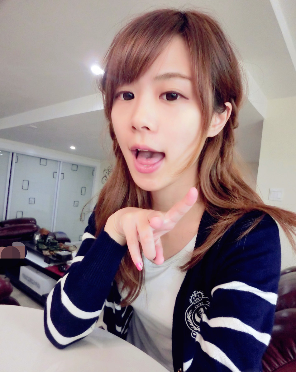 游戏主播斐女王 呆萌可爱傻白甜