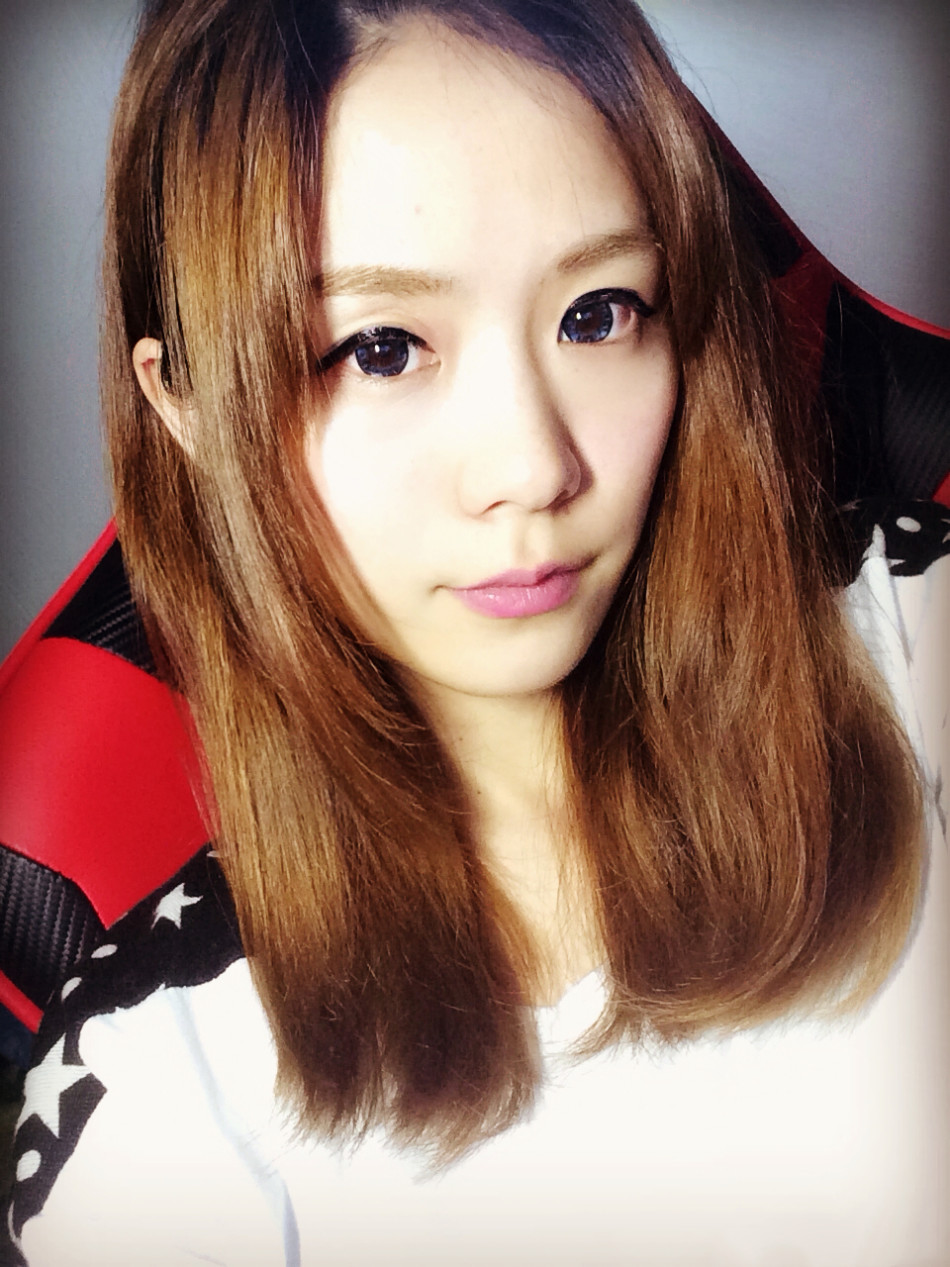 游戏主播斐女王 呆萌可爱傻白甜