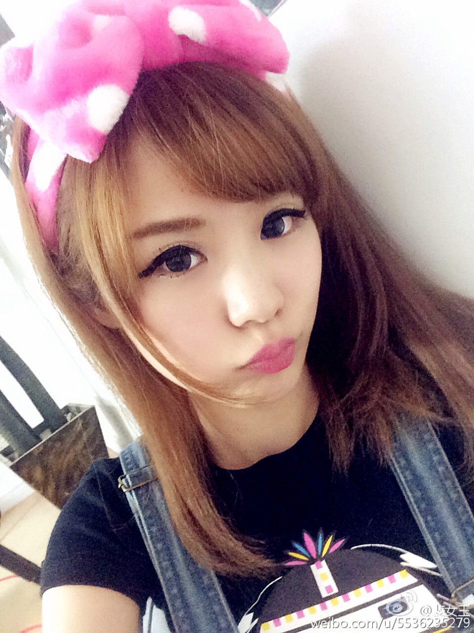 游戏主播斐女王 呆萌可爱傻白甜