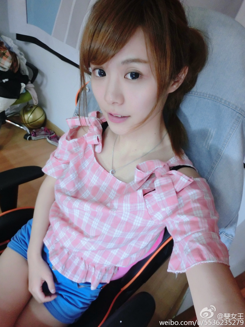 游戏主播斐女王 呆萌可爱傻白甜