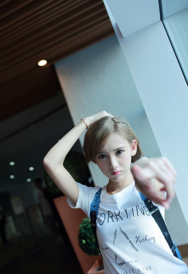 游戏女神李玉洁新形象出镜