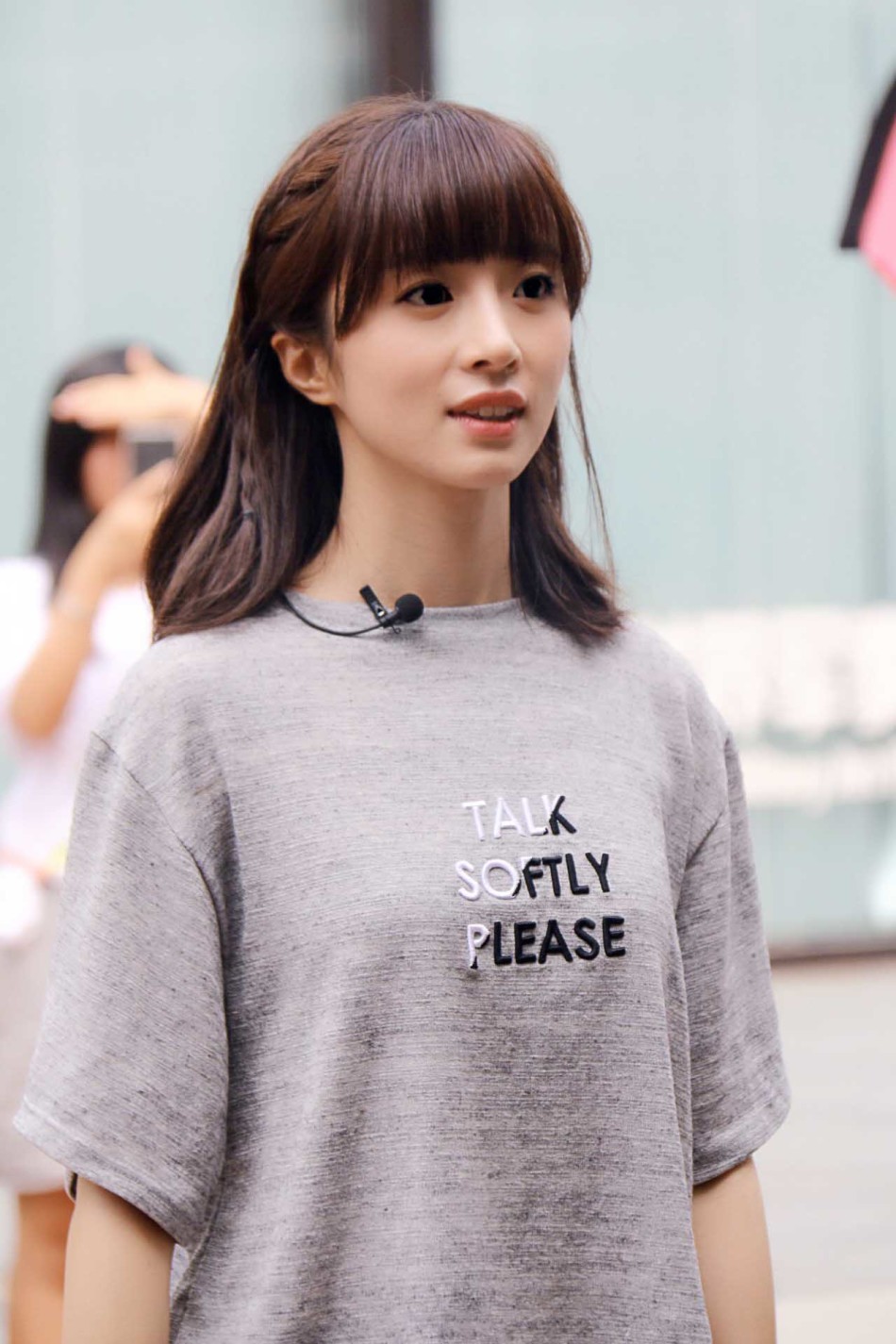 胡冰卿丸子头造型代言游戏