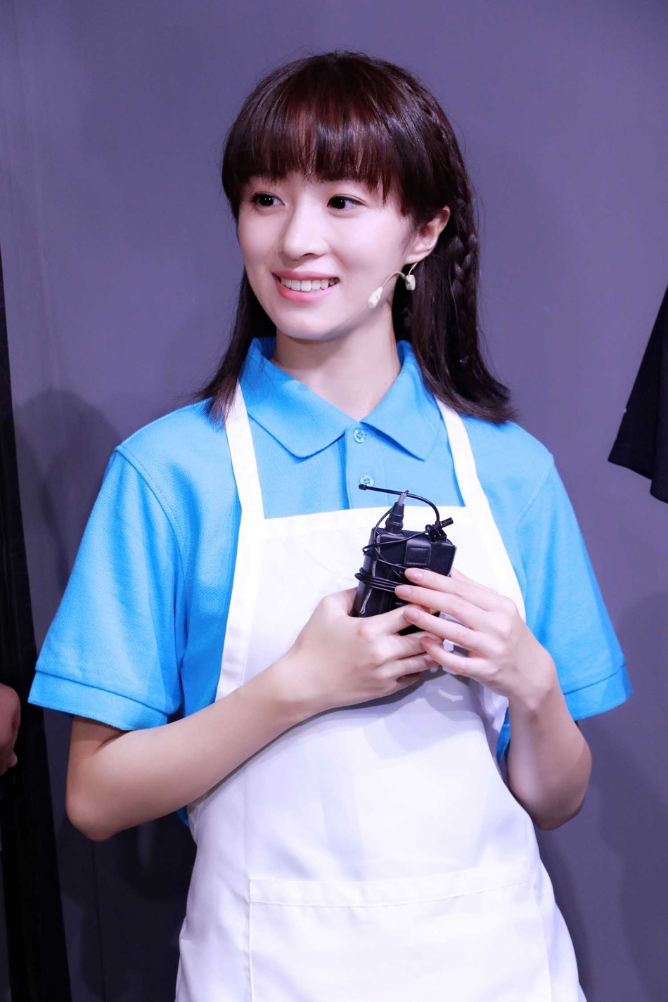 胡冰卿丸子头造型代言游戏