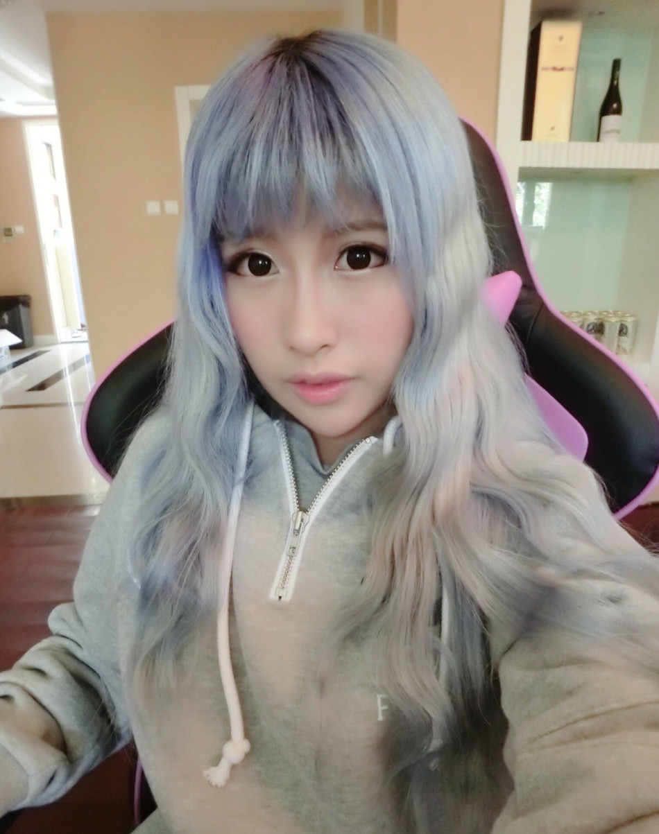 lol美女主播收到王思聪十万红包