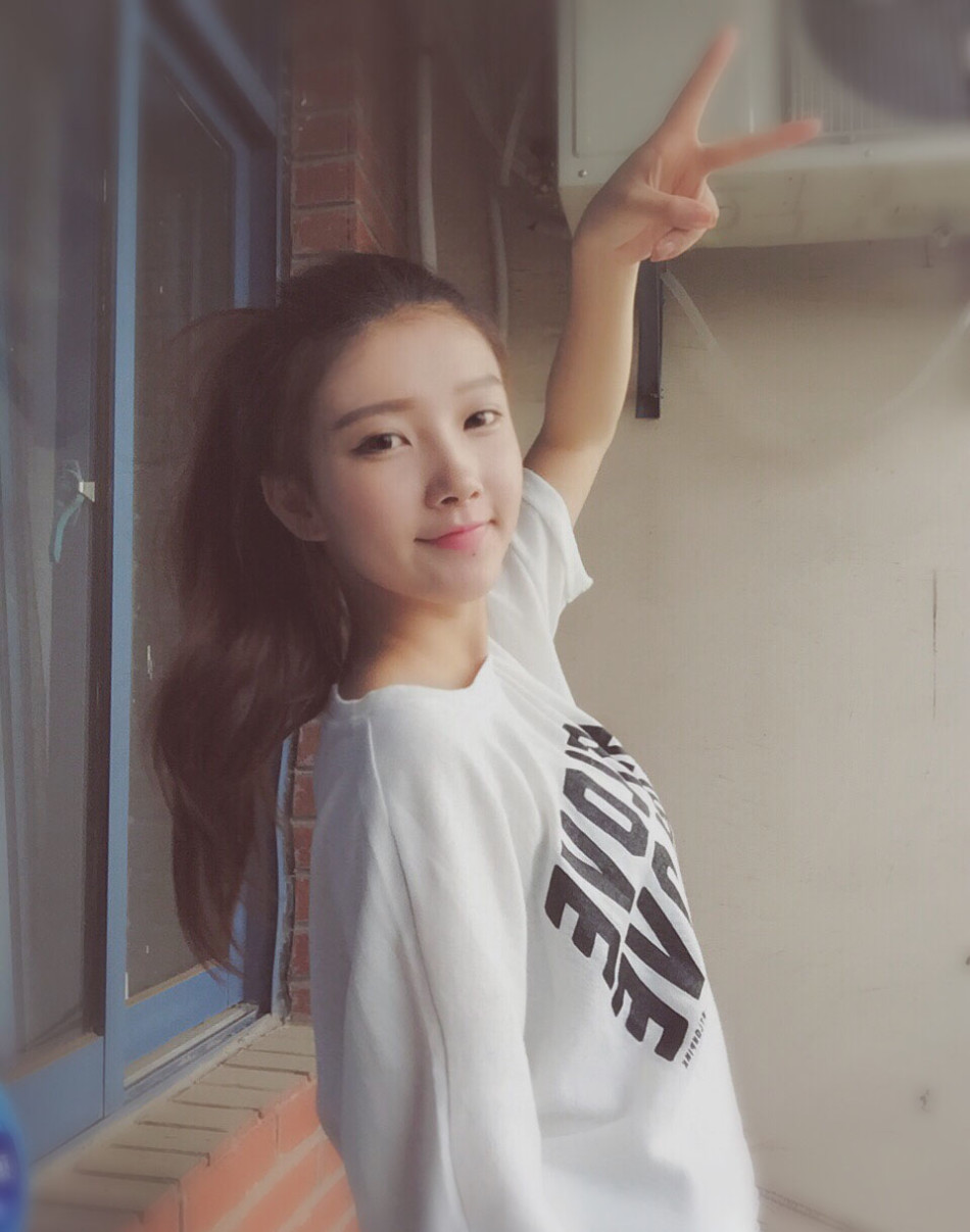 美女大学生孙瑜最爱英雄联盟