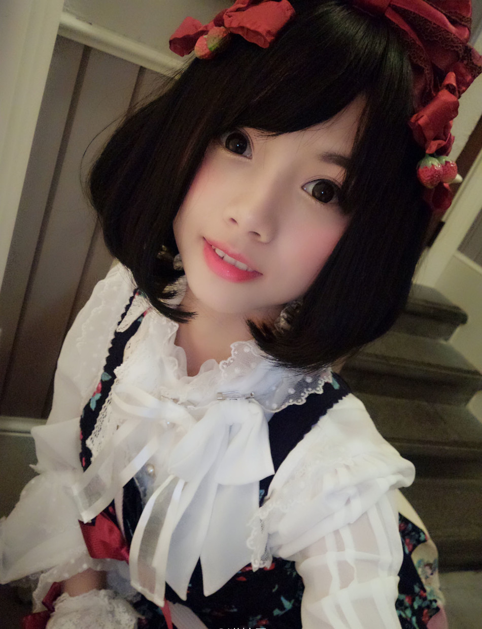 可爱coser猫梓子面容似真人娃娃